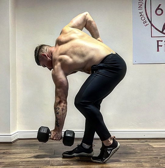 Bon Sheekey demonstrating a hinge pattern